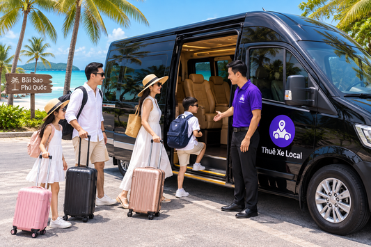 Khách gia đình sử dụng dịch vụ limousine tại Bãi Sao