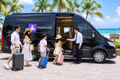 Khách gia đình sử dụng limousine tại Bãi Sao