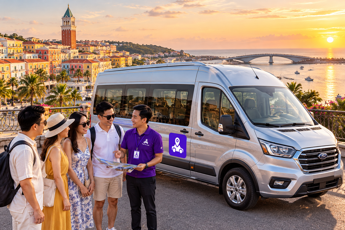 Nhân viên Thuê Xe Local tư vấn khách tại Sunset Town Phú Quốc